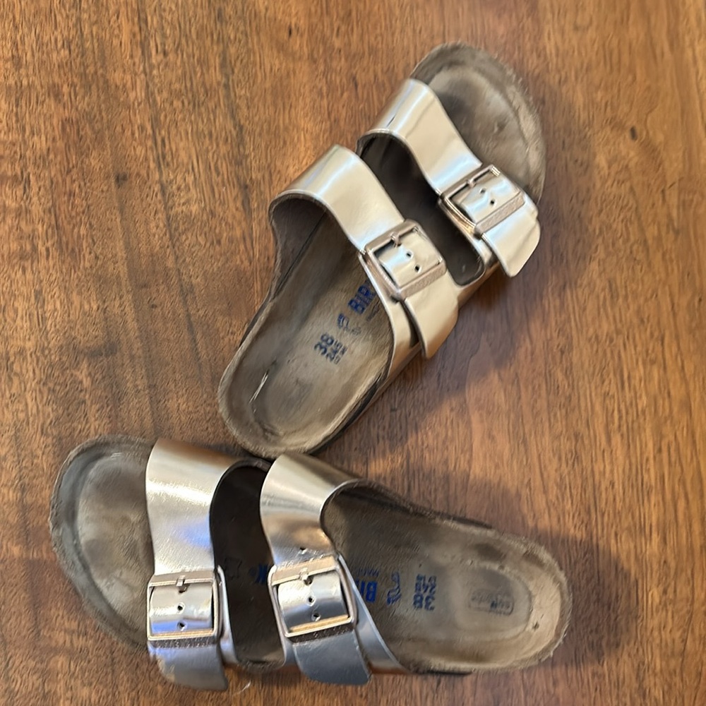 Birkenstock Arizona Sandal in Rose Gold - Picture 2 of 10